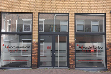 Het kantoorpand van Advocatenkantoor Hendriks aan de St. Pieterstraat 55 in Kerkrade